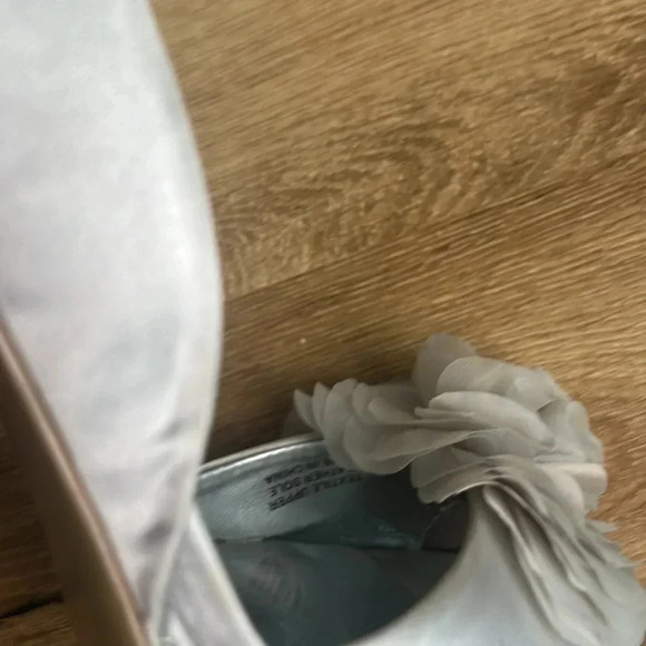 Audrey Brooke silver heels size 7 - Picture 14 of 16